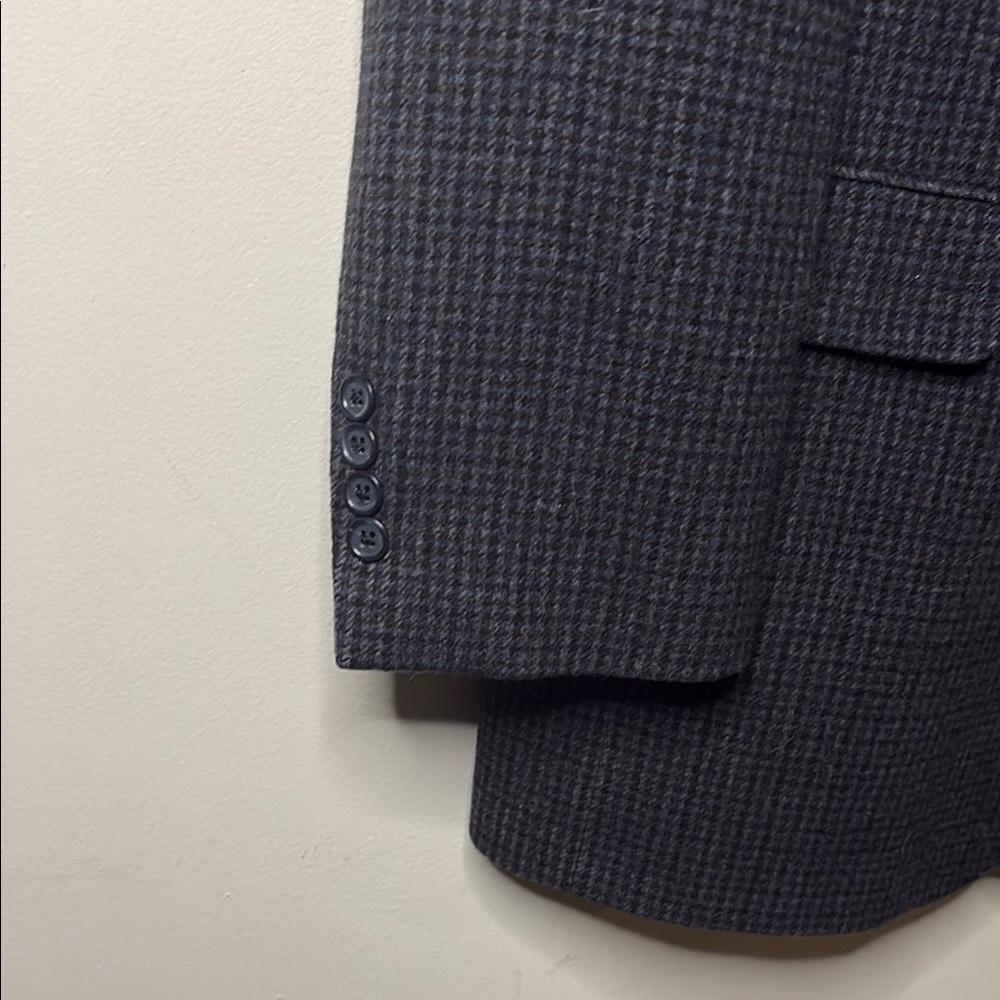 Men's Jos A Bank Blazer - Picture 3 of 13